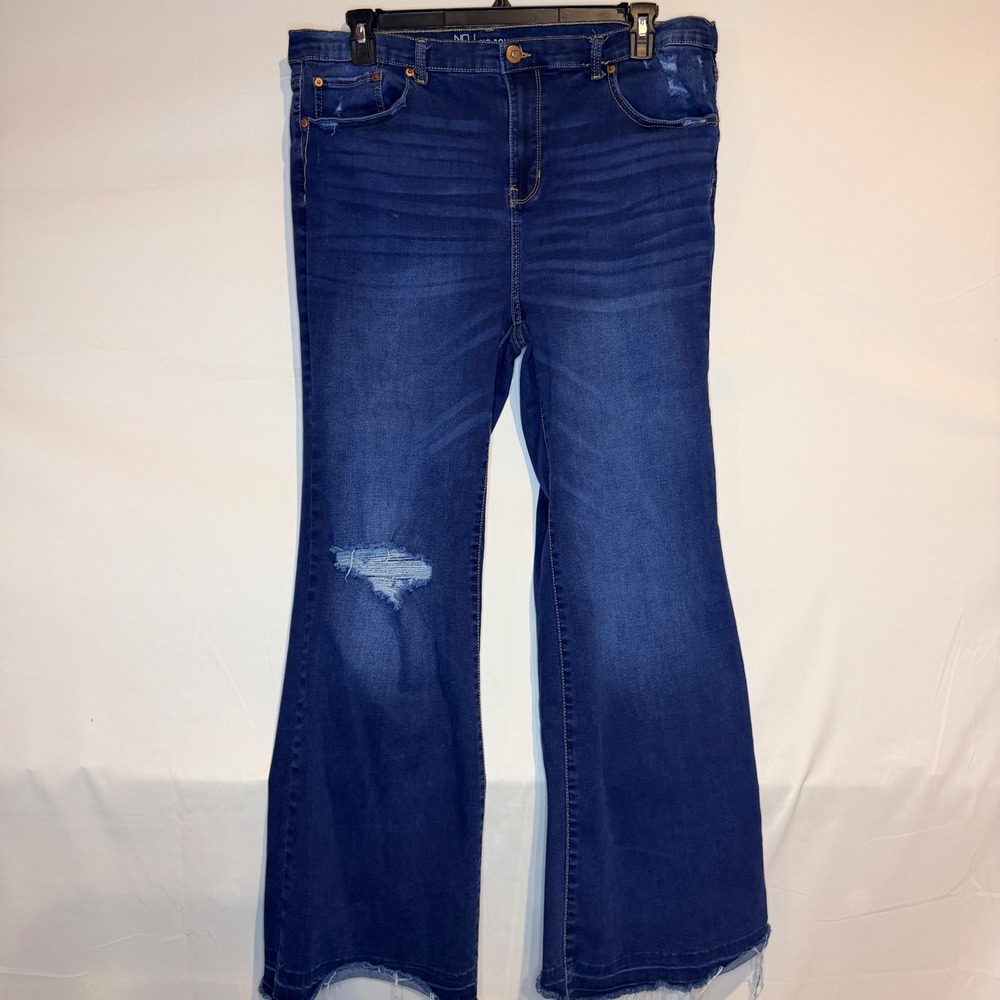 No Boundaries Women Dark Wash Distressed Wide Leg Jeans Raw Hem Size 17